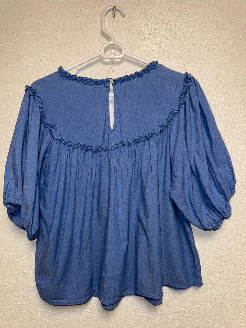 Old Navy Light Blue Eyelet V-Neck Peasant Blouse